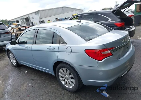 2013 Chrysler 200 Touring z USA, uszkodzony, nr VIN 1C3CCBBB8DN656877